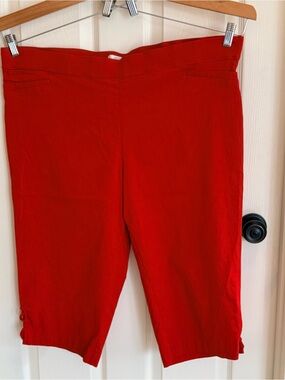 89th & Madison Red Capris 22W